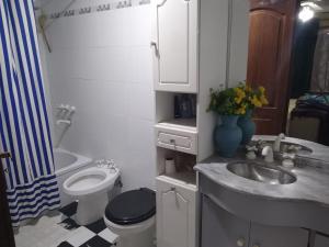 Et badeværelse på El Alemán + 8 billeder