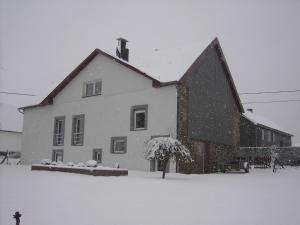 Family Escape in Heppenbach talvel