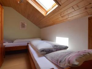 Postel nebo postele na pokoji v ubytování Bütgenbach Home with Sauna