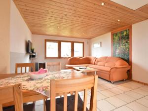 a living room with a table and a couch at Cosy Holiday Home in Am Salzhaff by the Sea in Pepelow