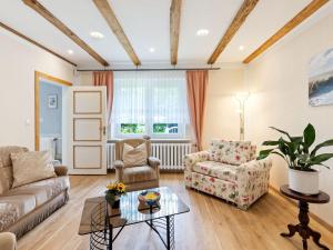 Posezení v ubytování Holiday Home Zierow near Baltic Sea Beach