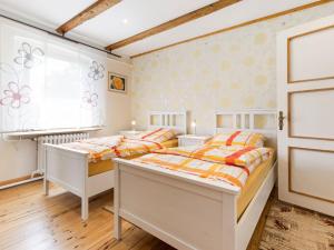 Postel nebo postele na pokoji v ubytování Holiday Home Zierow near Baltic Sea Beach