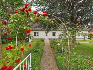 Zahrada ubytování Holiday Home Zierow near Baltic Sea Beach