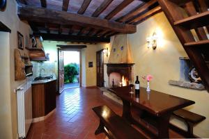 Kuchyňa alebo kuchynka v ubytovaní Agriturismo I Monti + 37 fotografií