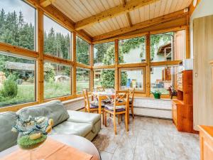 Posezení v ubytování Holiday Home in Jägersgrün near Ski Slopes