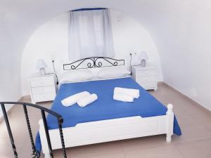 A bed or beds in a room at White & Blue