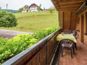 a patio with a table and chairs on a balcony at Charming Apartment in Regelsbach near City Centre in Schuttertal