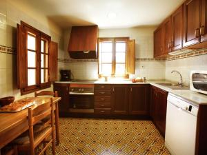 Virtuvė arba virtuvėlė apgyvendinimo įstaigoje Belvilla by OYO Cal Grapiss