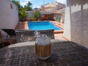 Basen w obiekcie Stylish Alfàs del Pi Stay lub w pobliżu