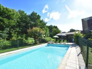 Gorgeous Villa in St Julien De Lampon with Private Pool Centre Nearbyの敷地内または近くにあるプール