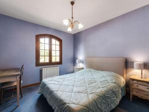 Ένα ή περισσότερα κρεβάτια σε δωμάτιο στο Beautiful villa with private garden in Pineuilh