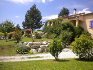 a garden in front of a house at Quiet holiday home with garden in Ponet-et-Saint-Auban