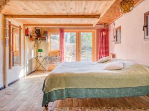 雷居斯Beautiful villa in R gusse with pool的相册照片