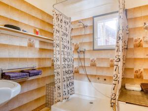 雷居斯Beautiful villa in R gusse with pool的相册照片