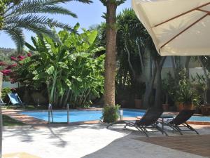 Bazén v ubytovaní Villa in Giannoudi with Pool and Beach Nearby alebo v jeho blízkosti