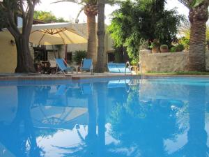 Bazén v ubytovaní Villa in Giannoudi with Pool and Beach Nearby alebo v jeho blízkosti