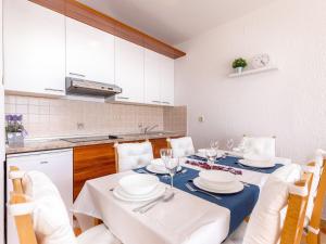 Kuchyňa alebo kuchynka v ubytovaní Apartment in Croatia near the Beach