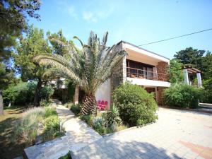 Zahrada ubytování Holiday Home in Starigrad by the Beach