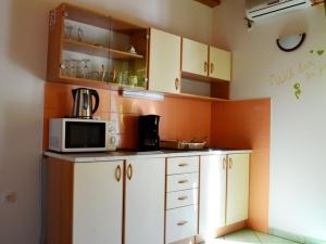 Kuchyň nebo kuchyňský kout v ubytování Apartment in Senj with Stunning Sea Views
