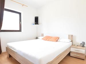 Ένα ή περισσότερα κρεβάτια σε δωμάτιο στο Holiday Home in Dalmatia near Krka NP