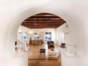 A seating area at Villa in Mykonos near Agios Sostis Beach Még 37 kép