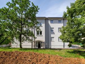 Fotografia z galérie ubytovania Modern Apartment in Vi kovo with Balcony v destinácii Viskovo