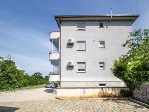 Fotografia z galérie ubytovania Modern Apartment in Vi kovo with Balcony v destinácii Viskovo