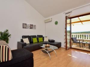 Posedenie v ubytovaní Holiday Home in Krusevo with Garden