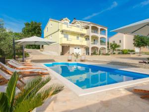 Fotografie z fotogalerie ubytování Beautiful villa in Lisicic with private pool v destinaci Lisičići