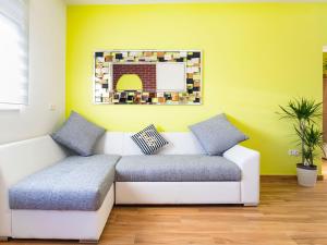 Fotografia z galérie ubytovania Delightful Apartment in Vir with Garden vo Viry