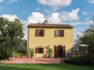 The building in which the holiday home is located