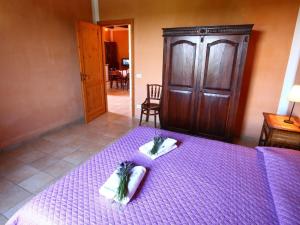 A bed or beds in a room at Farmhouse in Montalto near the Beach