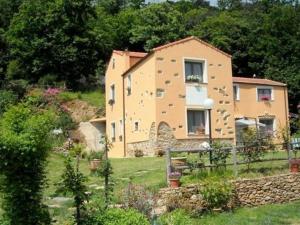 The building in which the holiday home is located
