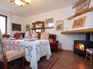 A seating area at Holiday Home in Vezzi Portio with Pool Még 32 kép
