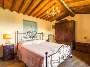 a bedroom with a bed and a wooden ceiling at Belvilla by OYO Villa Luciana in Piteccio
