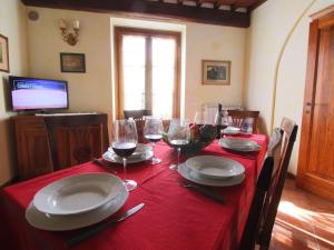 Gallery image of Farmhouse with private terrace, garden and pool, overlooking the town of Cortona in Cortona