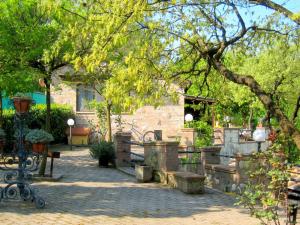 Vonkajšia záhrada v ubytovaní Cottage in Chiusdino near Siena countryside