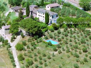 Vista aerea di Cosy farmhouse with swimming pool and air conditioning