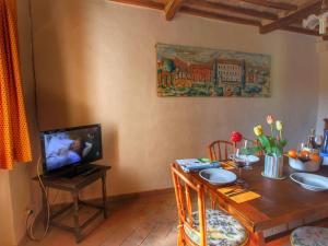 Gallery image of Cosy farmhouse with swimming pool and air conditioning in Siena