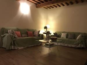 A seating area at Tuscan Farmhouse in Castiglione di Garfagnana with Garden