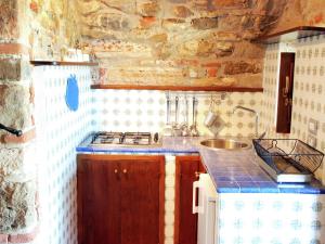 Η κουζίνα ή μικρή κουζίνα στο Romantic Stay Near Velia