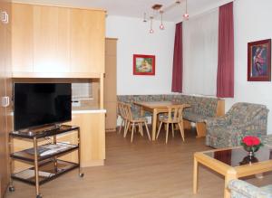 A television and/or entertainment centre at Apartment Welser