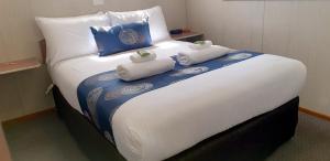 
A bed or beds in a room at BIG 4 Borderland Wodonga
