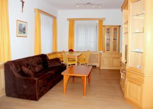 A seating area at Apartment Welser