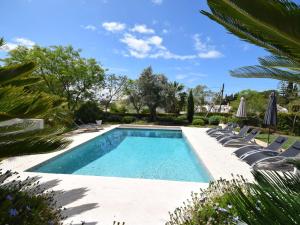 Bazén v ubytování Modern villa with swimming pool near Carvoeiro nebo v jeho okolí