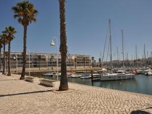 ラゴスにある1 bedroom ground floor apartment at the Marina de Lagosのギャラリーの写真