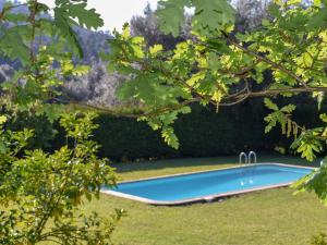 Detached house -formerly a mill- with swimming pool in an idyllic locationの敷地内または近くにあるプール