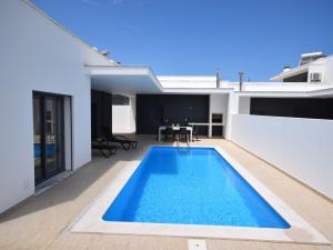 a swimming pool on the roof of a house at Modern villa with private pool near the beautiful beach of Foz de Arelho in Nadadouro