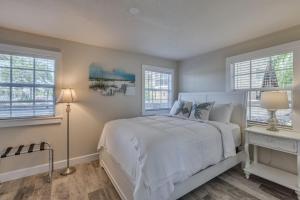 A bed or beds in a room at Coastal Dream Beach House home