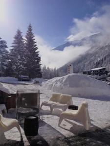 a group of chairs sitting in the snow at Hotel Nordend in Gressoney-la-Trinité